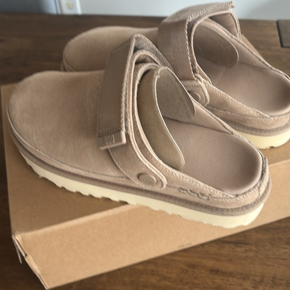NWT UGG Goldenstar
Clog Sand 7 - Picture 8 of 13